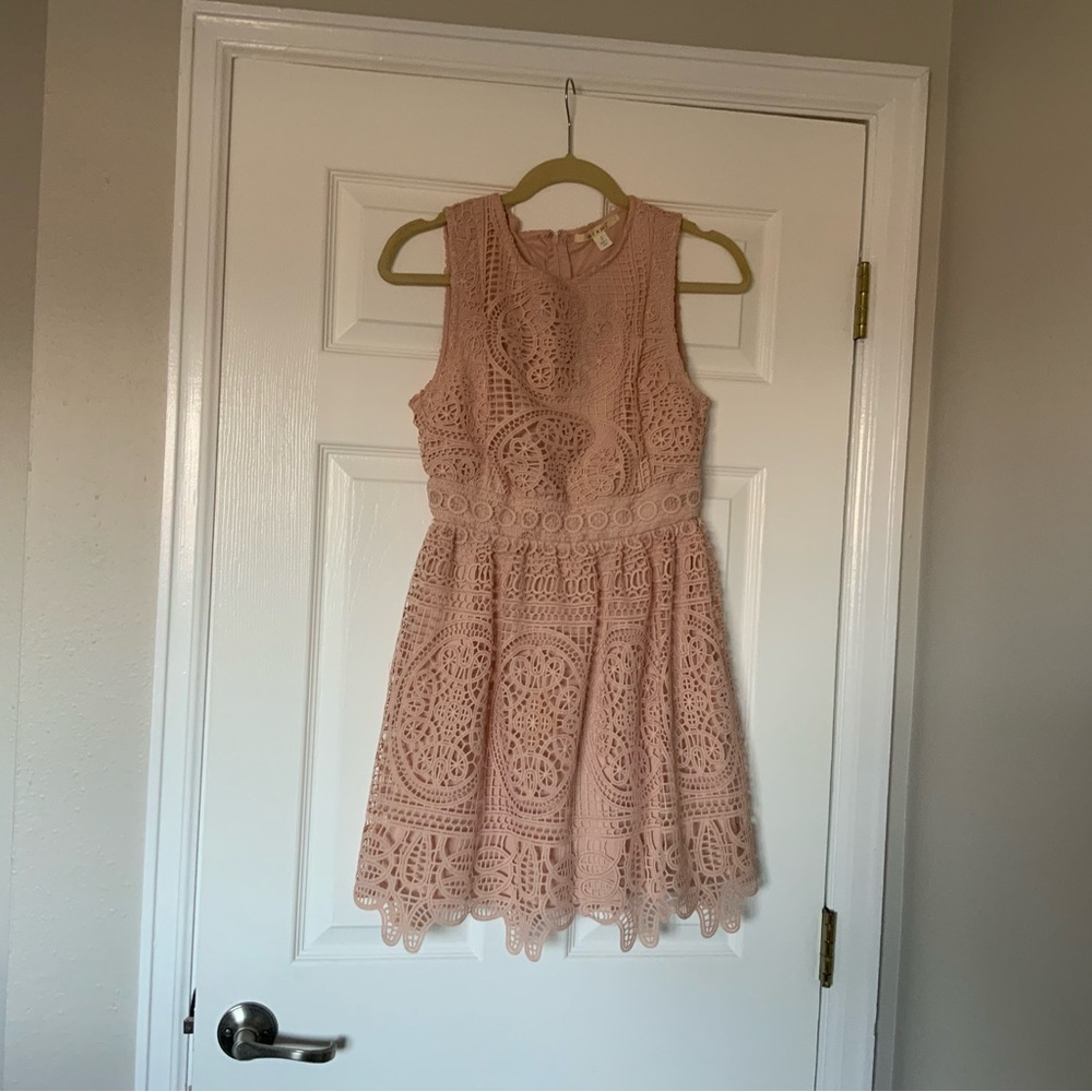 Miami Sleeveless Lace Dress